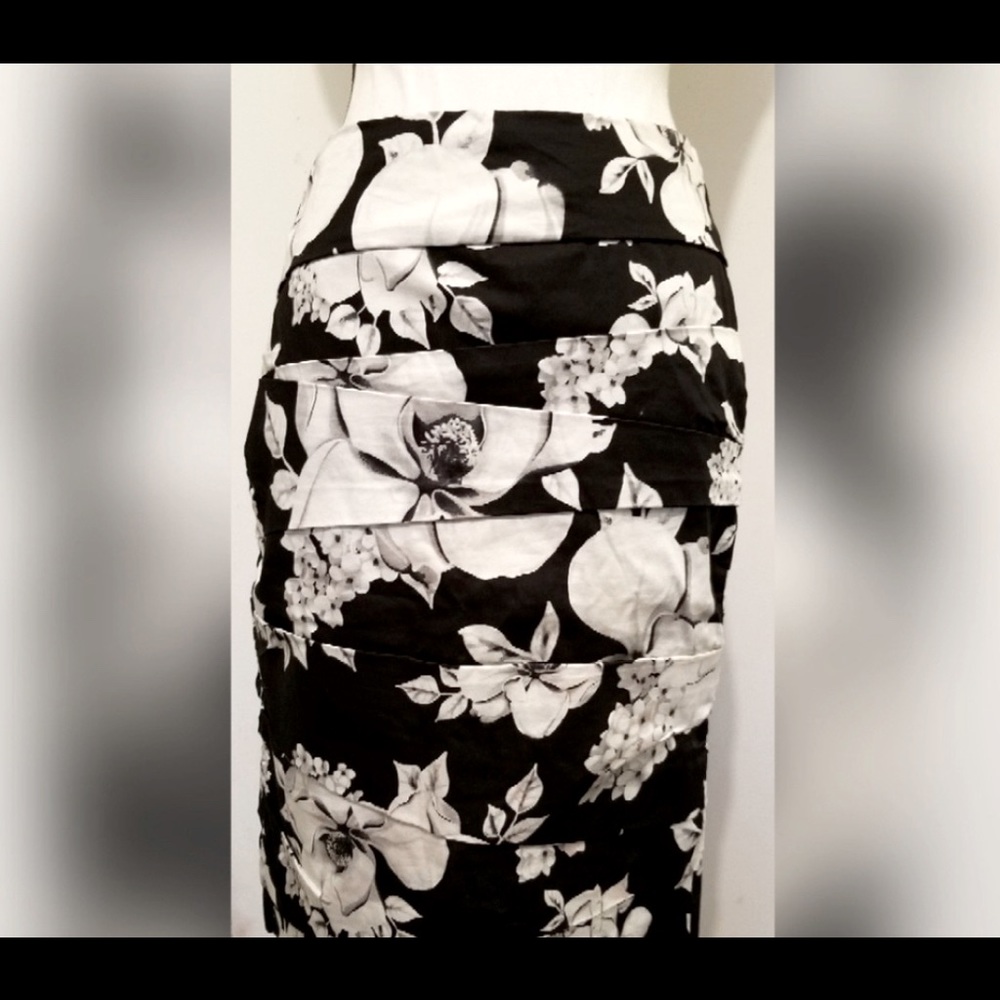 White House Black Market Floral Skirt Knee Length